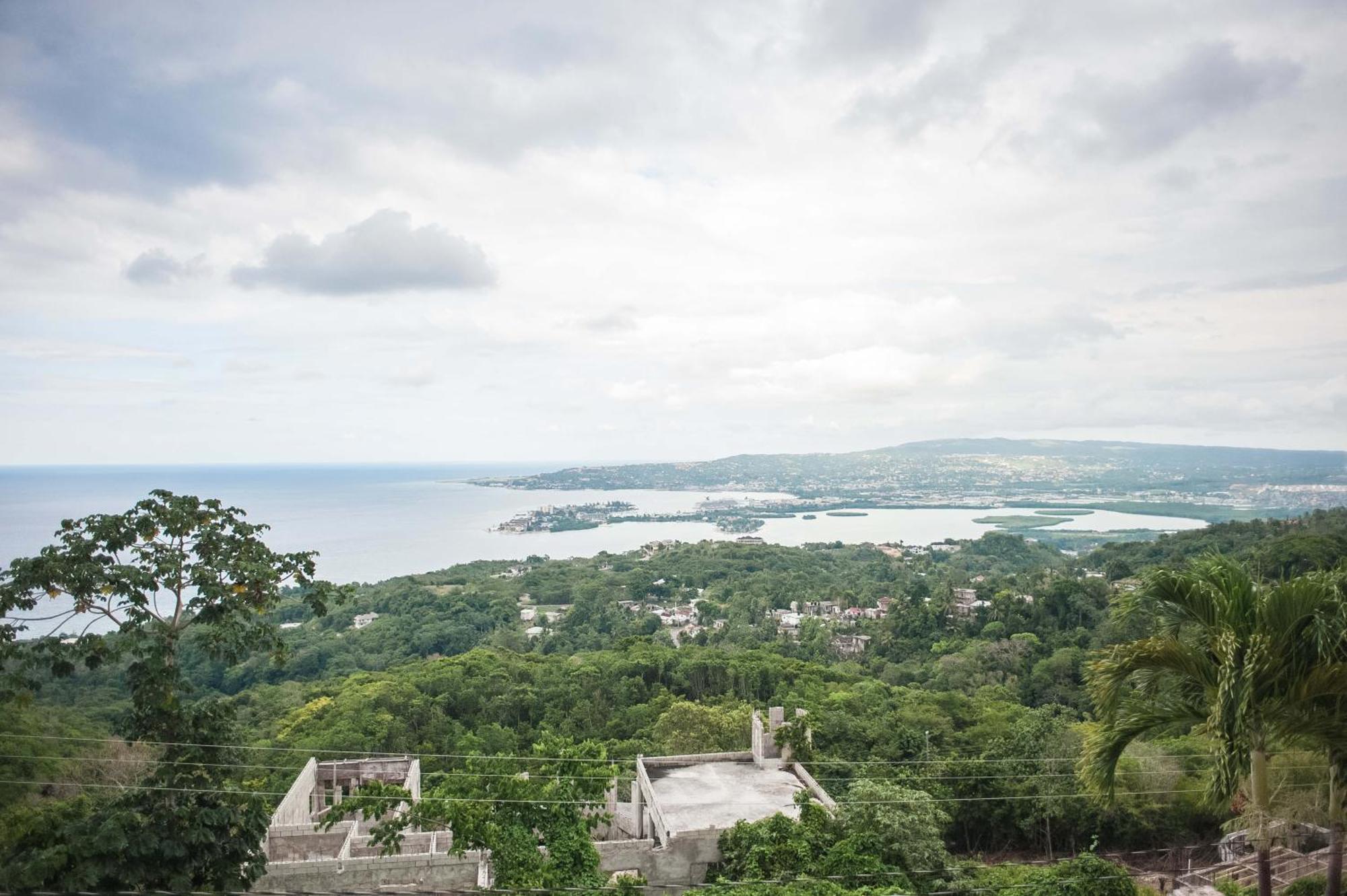 Clarridge View Guesthouse 몬테고 베이 외부 사진